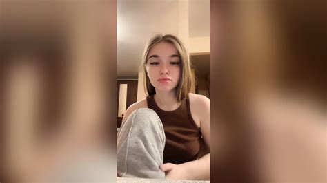 girl with massive boobs on periscope teasing